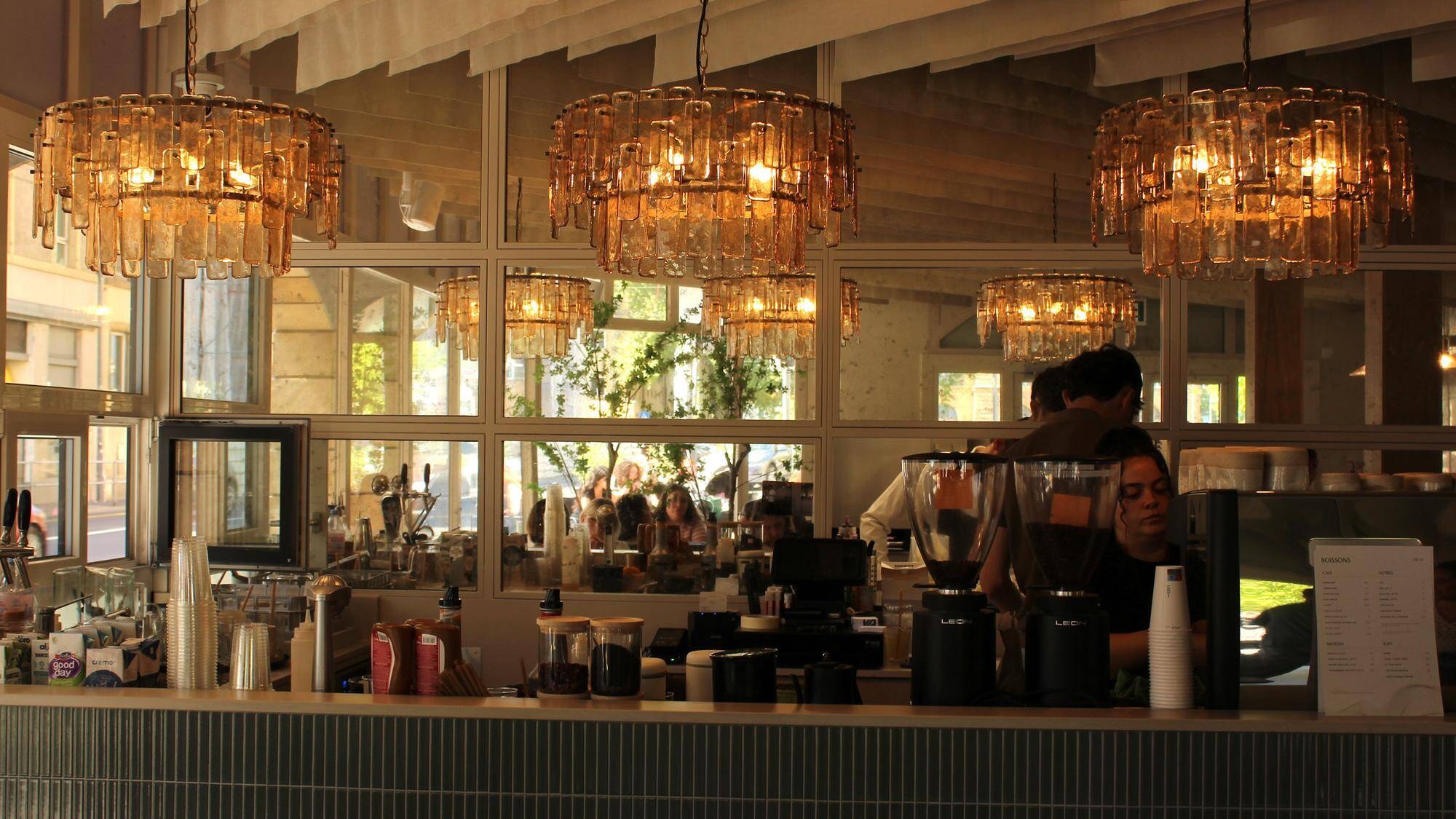 Alba Café Neuchâtel, intérieur élégant du café au centre-ville
