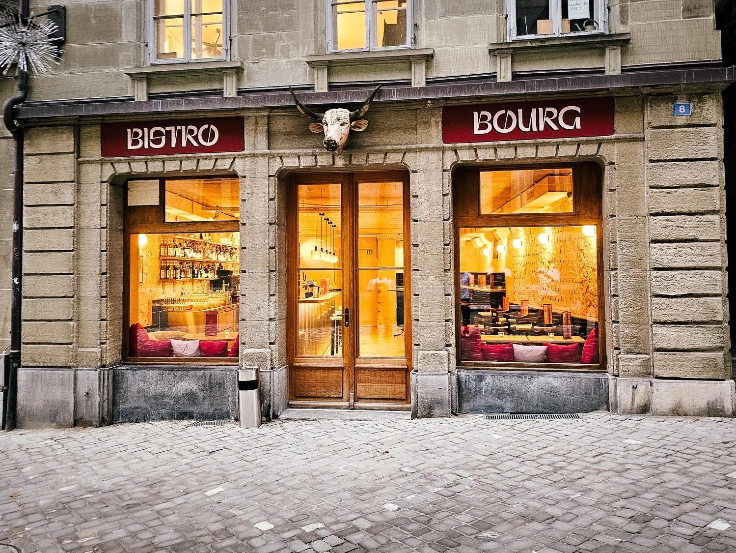 Le Bistro du Bourg Fribourg, façade dans le quartier du Bourg