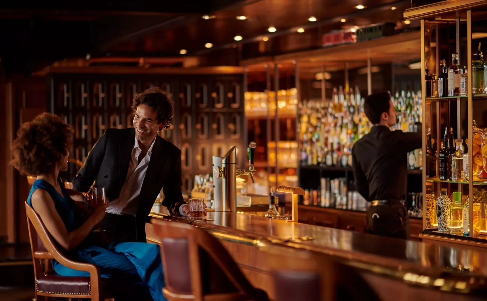 Funky Claude's Bar à Montreux, le comptoir et le barman