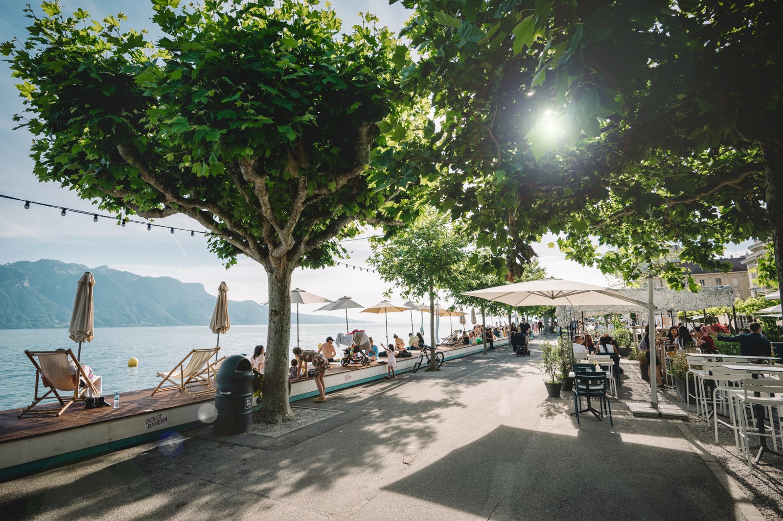 KJU à Vevey, terrasse sous les platanes au bord du Léman