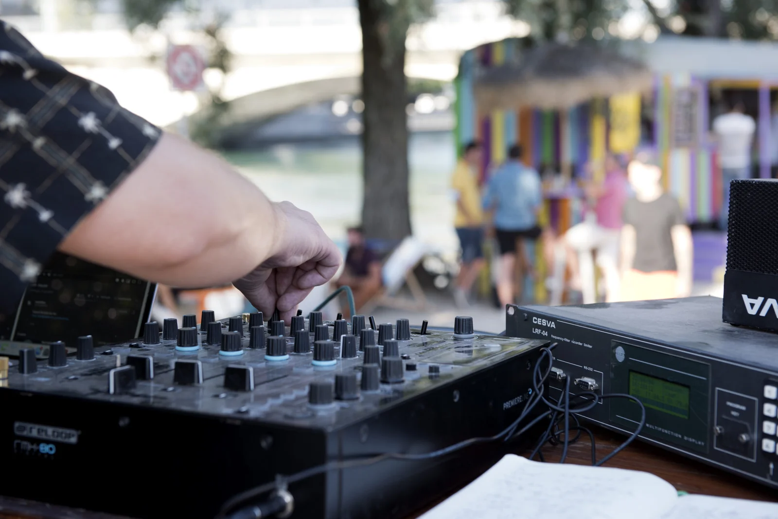 La Barje des Lavandières à Genève, DJ set en soirée au bord du Rhône