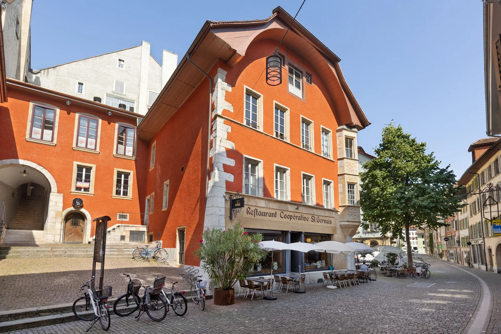 Restaurant St. Gervais à Bienne, façade et terrasse dans la vieille ville