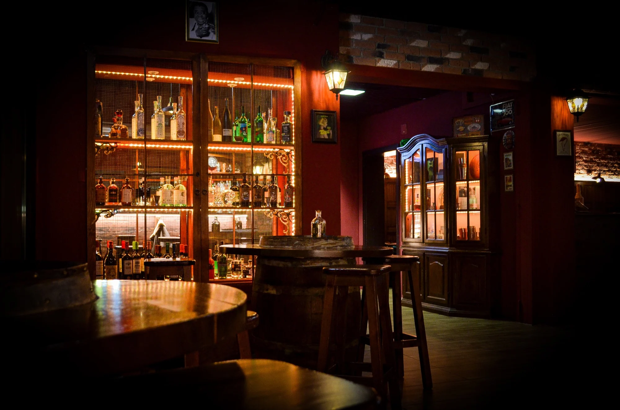 Moonshiners Neuchâtel, coin salon intime du bar vintage